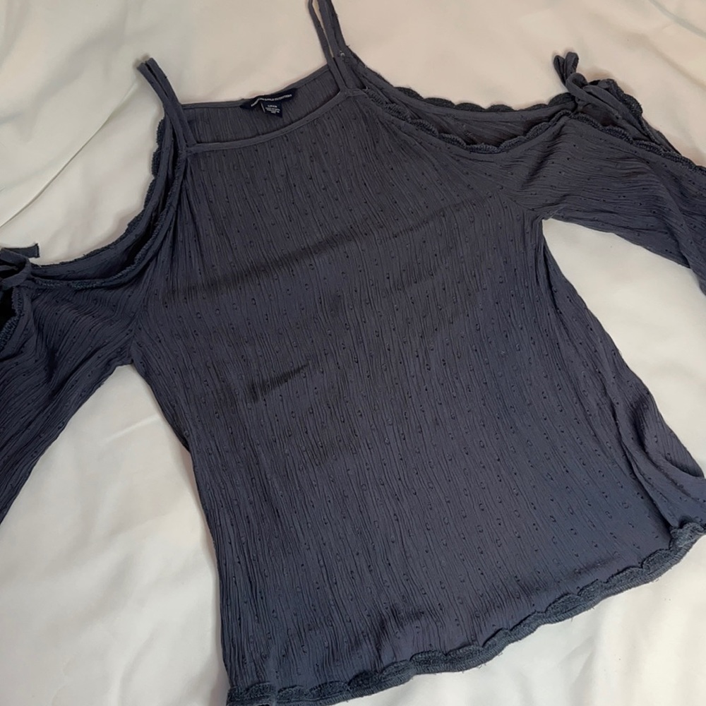 🔥 SALE American Eagle Dark Gray Cold Shoulder Top Size Small